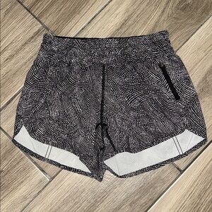 Lululemon Tracker Short V 4”